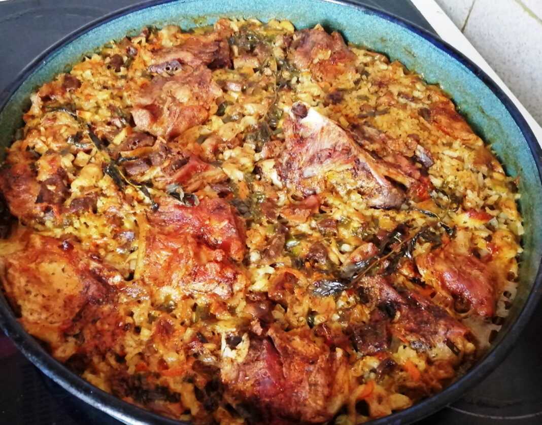 arnakiRizi Αρνάκι με ρύζι στο φούρνο