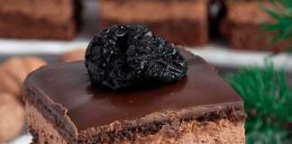 Εντυπωσιακό κέικ Euphoria σε στρώσεις με παπαρουνόσπορο, κρέμα σοκολάτας και πλούσιο γλάσο κουβερτούρας.