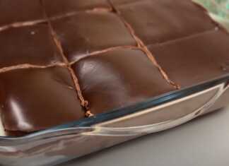 Επιδόρπιο Σοκολάτας Χωρίς Ψήσιμο σε πυρέξ, με γυαλιστερό γλάσο.