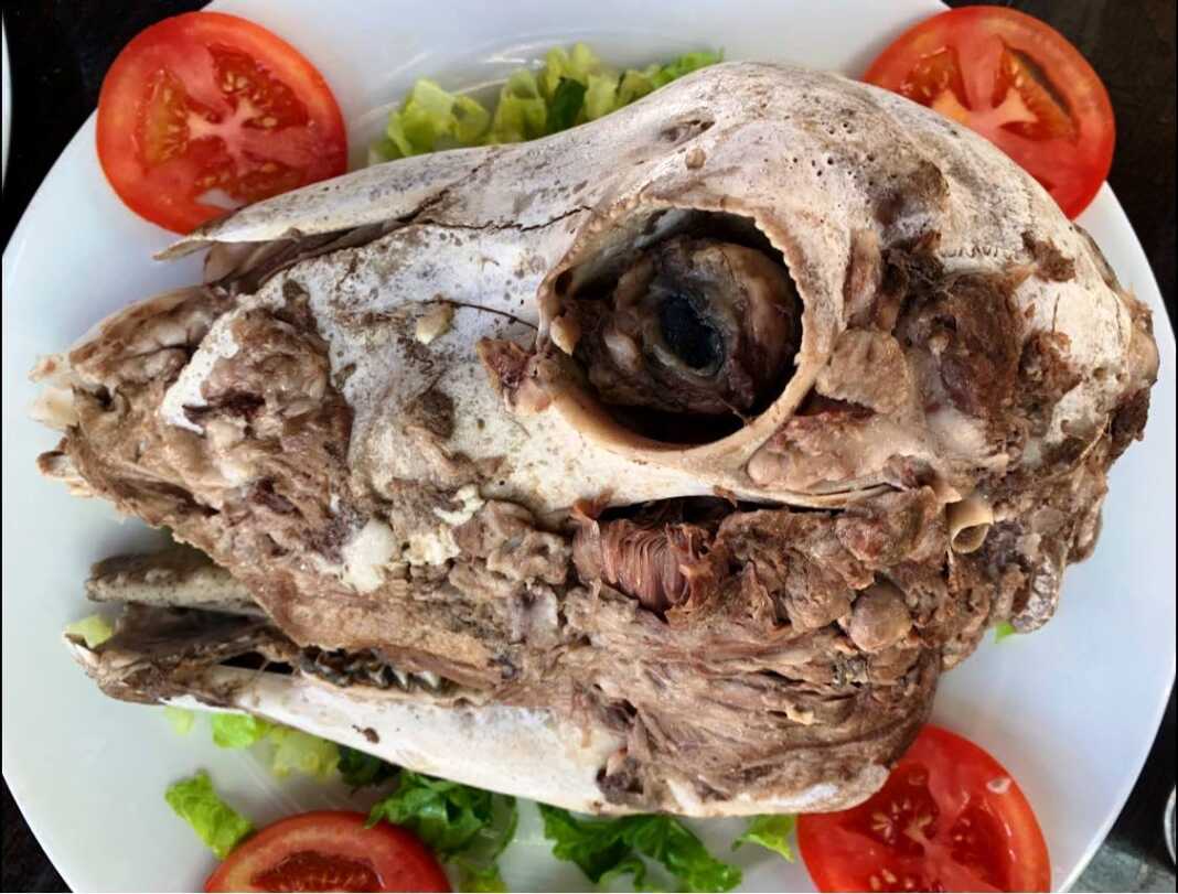 Κατσικίσιο Κεφαλάκι Βραστό: συνταγή βήμα-βήμα.