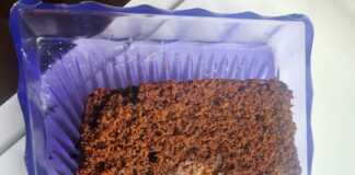 Kέικ χαρουπιού με αχλάδια