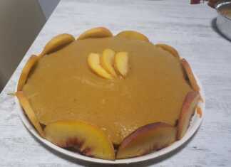 Κέικ με ροδάκινο με αμύγδαλα