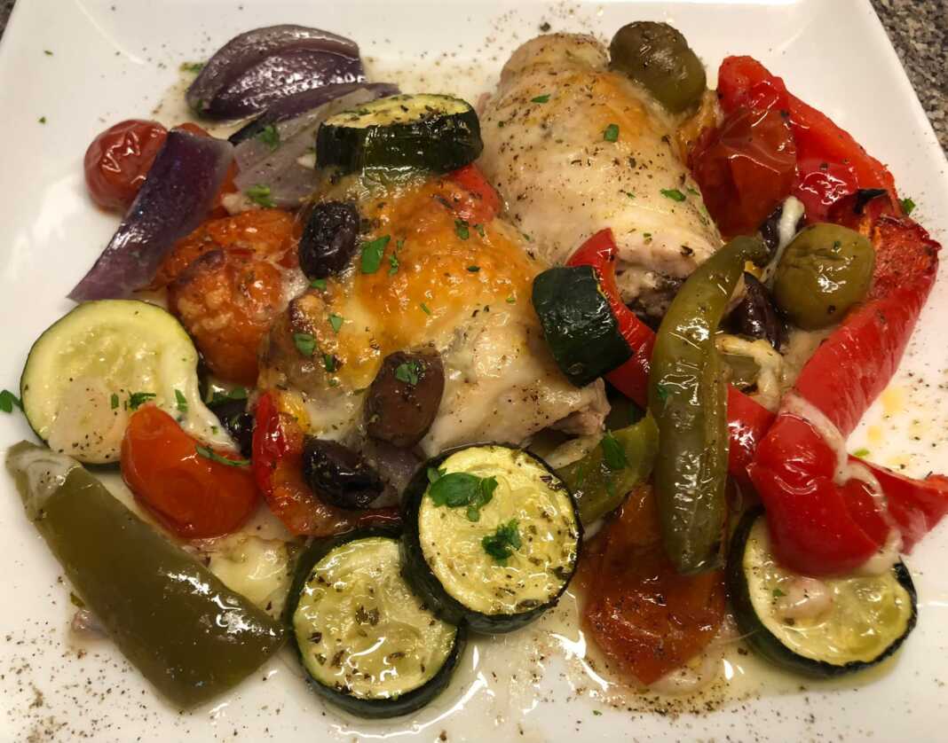 Κοτόπουλου με λαχανικά στο φούρνο.