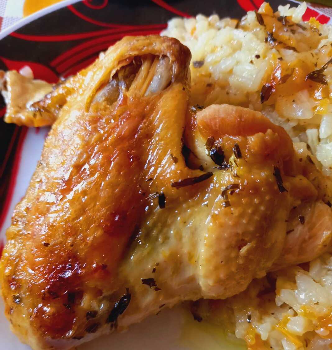 Κοτόπουλο (φτερούγες) με ρύζι στο φουρνο