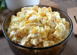 Κοτοσαλάτα με γραβιέρα Νάξου