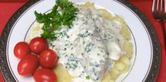 Μπακαλιάρος σε κρεμώδη σάλτσα μαϊντανού