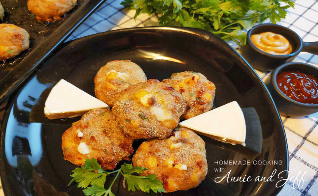 Μπιφτέκια γαλοπούλας στο φούρνο με καλαμπόκι και λιωμένο τυρί