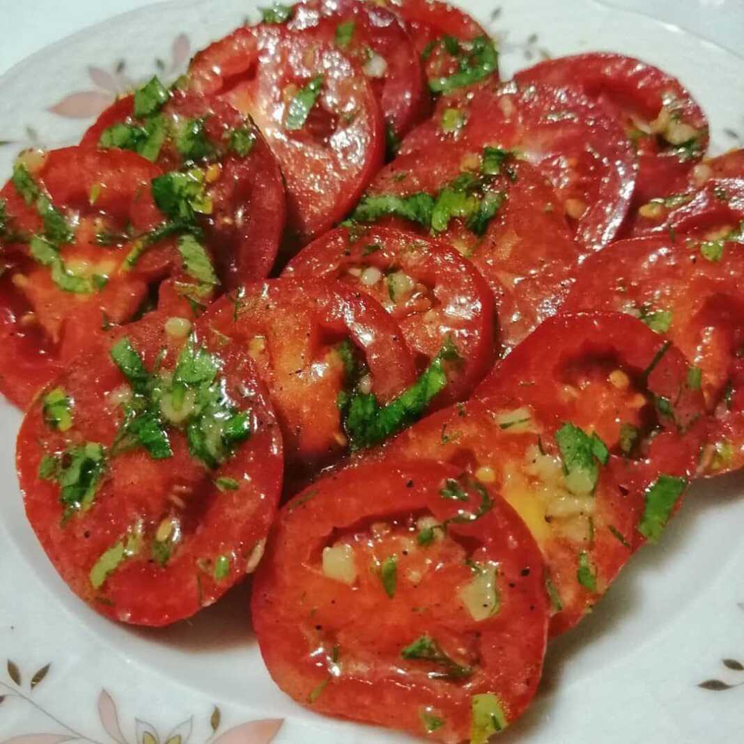 ΝΤΟΜΑΤΕΣ σκορδάτες.