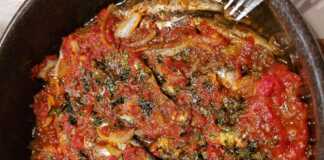 Σαρδέλες με ντομάτα και σκόρδο στο φούρνο