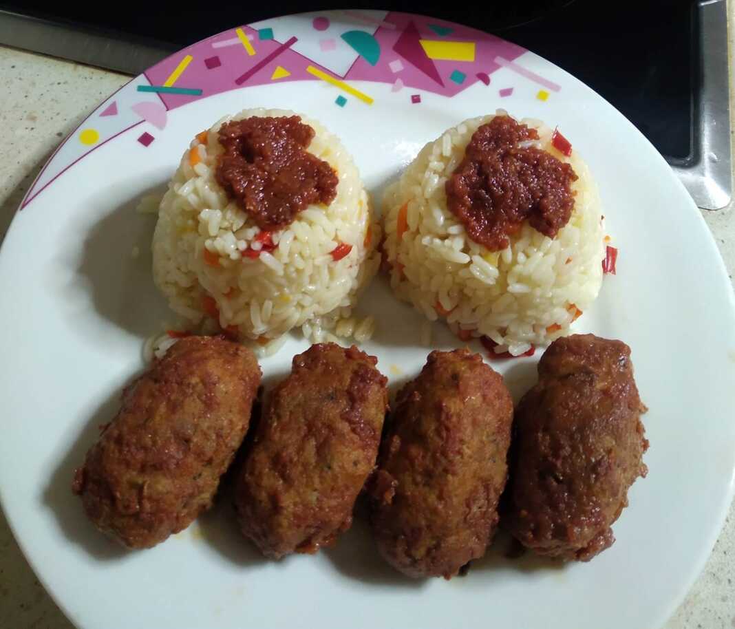 soutzoukakiaFourno σουτζουκάκια, σμυρνέικα, φούρνος, κιμάς, σάλτσα ντομάτας, κύμινο, ρύζι πιλάφι