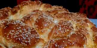 Τυρόψωμο….μοσχομύρισε όλη η κουζίνα Ένα ολόκληρο τυρόψωμο σε ταψί, με χρυσαφένια κρούστα και σουσάμι.