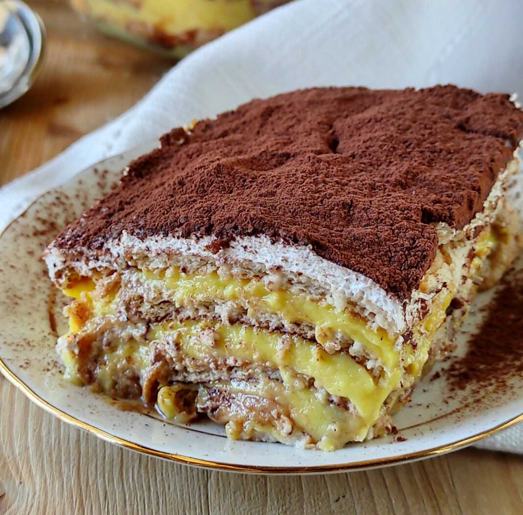 Κέικ με κρέμα και μπισκότο