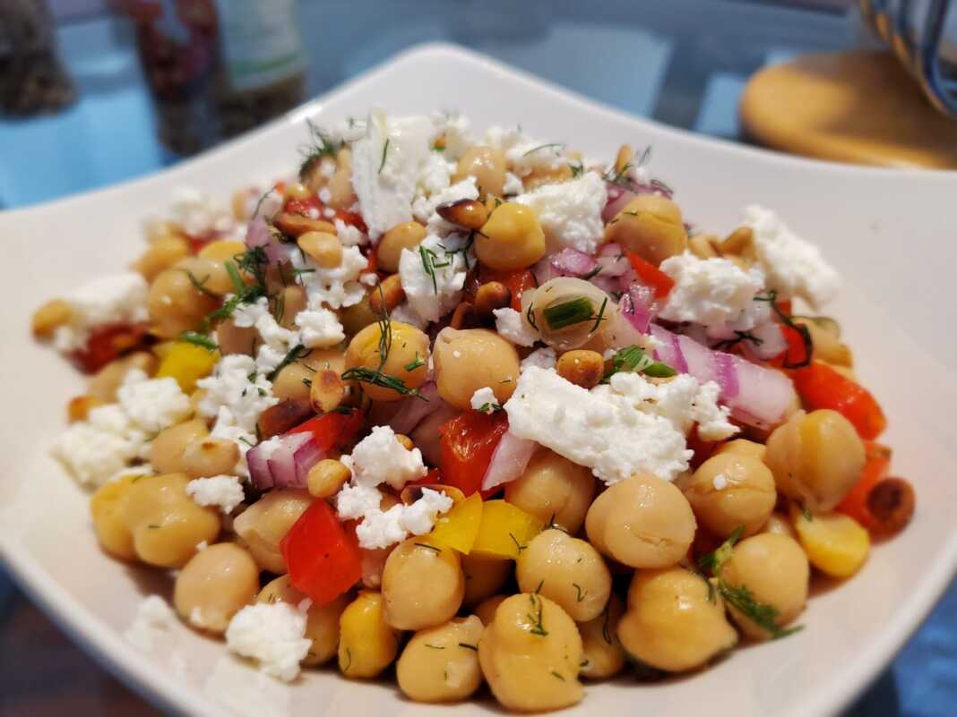 σαλαταΡεβυθια Σαλάτα με ρεβύθια