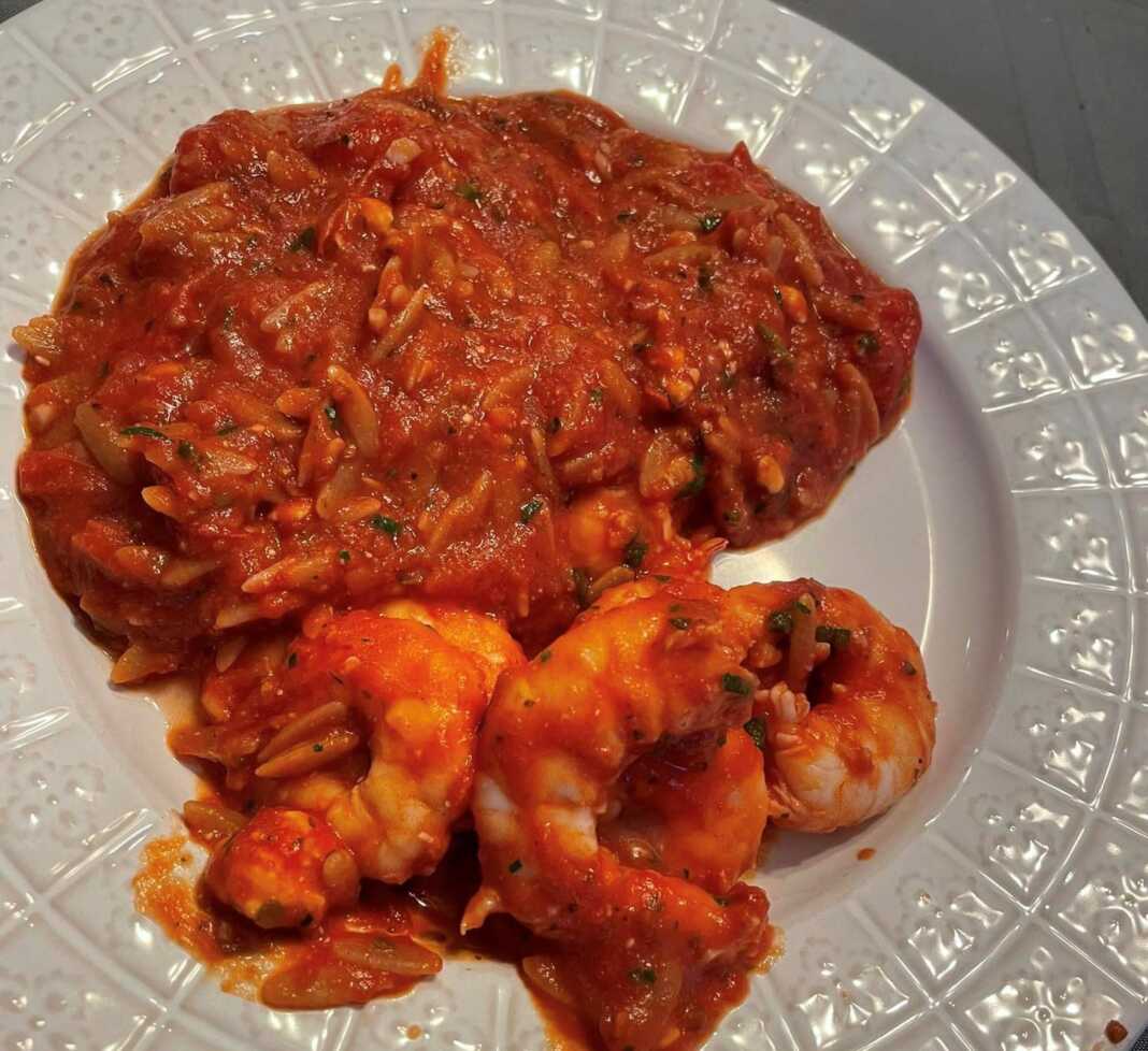 GaridesKritharaki Κοκκινιστές Γαρίδες με κριθαράκια