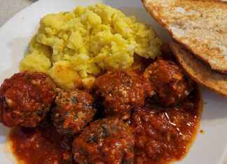 Κεφτεδάκια με σάλτσα στο φούρνο συνοδεία με πουρέ πατατιά