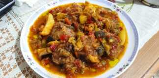 Ζουμερά κεφτεδάκια με σάλτσα λαχανικών Ζουμερά κεφτεδάκια με σάλτσα λαχανικών