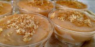 Μπολάκια με Κολυβόζωμο, πασπαλισμένα με τριμμένο καρύδι και σκόνη κανέλας.