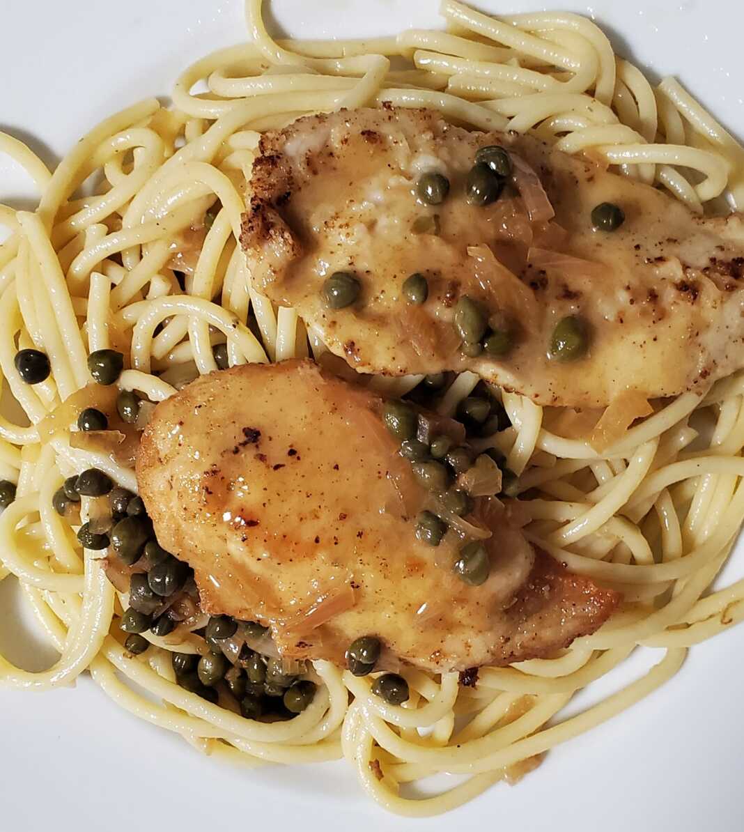 Κοτόπουλο σε σάλτσα λεμονιού με κάπαρη