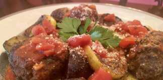 Κεφτεδάκια χωρίς κρέας πάνω από ψητά λαχανικά Κεφτεδάκια χωρίς κρέας πάνω από ψητά λαχανικά