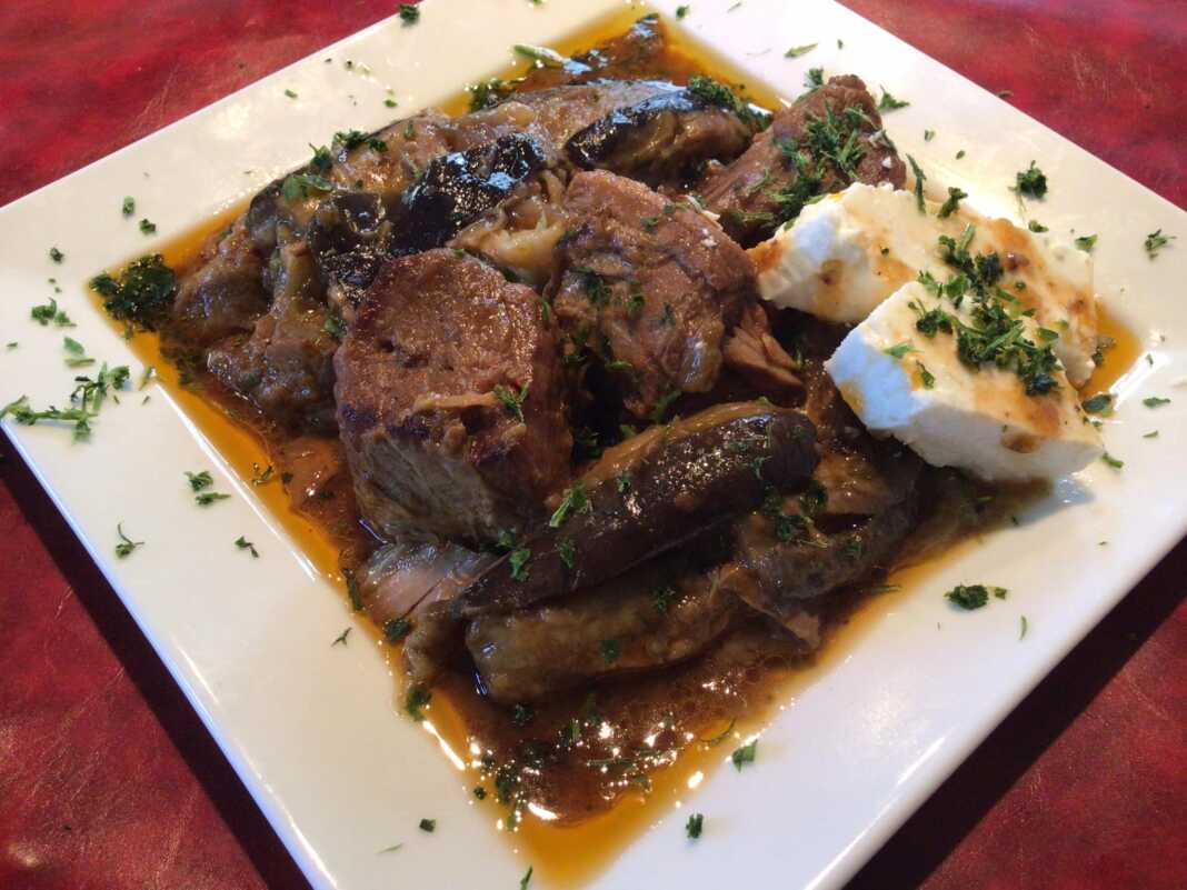 Μοσχαράκι με μελιτζάνες