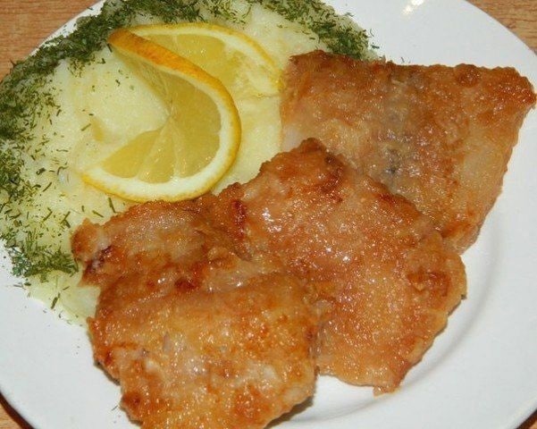 mpakaliarosSkordo Τραγανός Μπακαλιάρος Μαριναρισμένος σε σάλτσα σόγιας και κέτσαπ, σερβιρισμένος με σκορδαλιά.