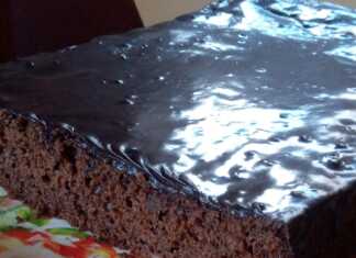 Σοκολατόπιτα με μαρμελάδα δαμάσκηνο