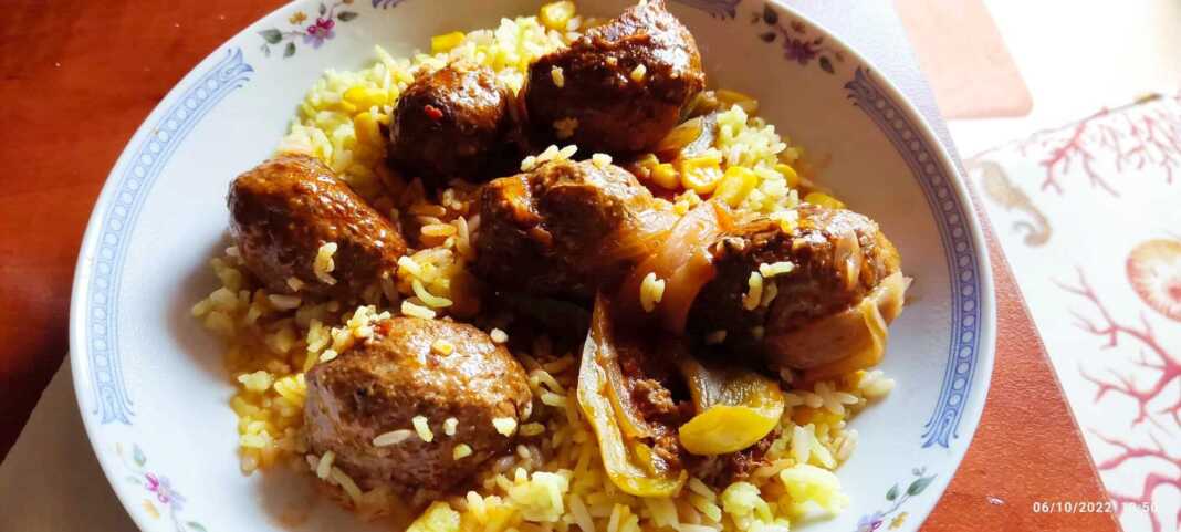 Σουτζουκάκια με ρύζι