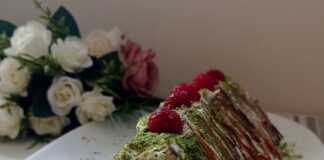 Μπισκότο κέικ πυραμίδας…ετοίμασα για την επέτειο του γάμου μας Μπισκότο κέικ σε σχήμα πυραμίδας διακοσμημένο με σοκολάτα, φιστίκι Αιγίνης και σμέουρα.