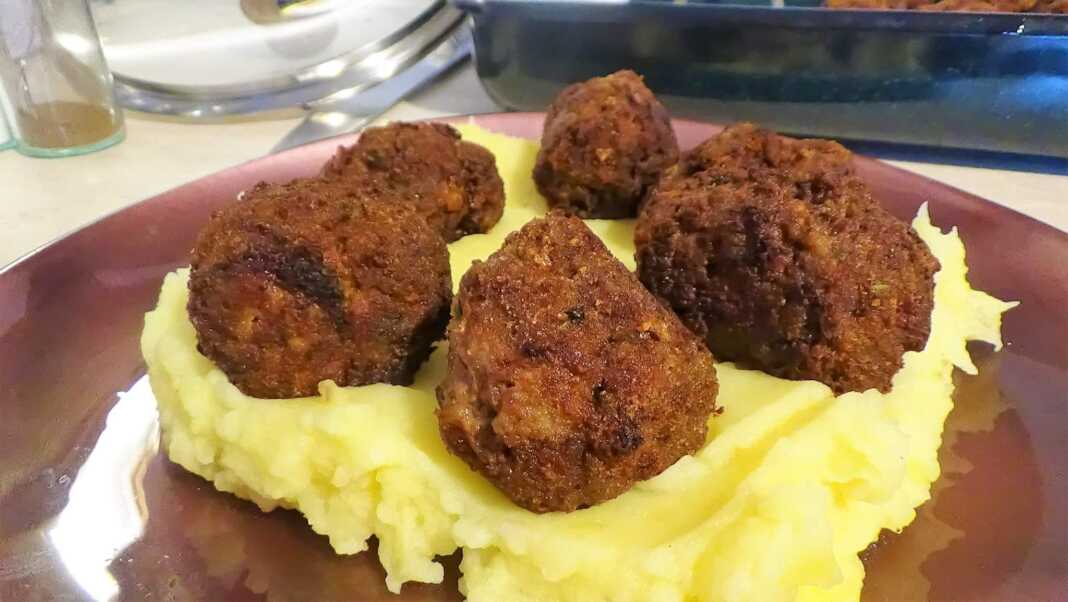 κεφτεδακιαΠουρεΠατατας Κεφτεδάκια σε πουρέ πατάτας