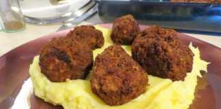 Κεφτεδάκια σε πουρέ πατάτας