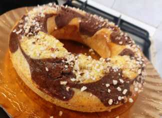 Ντόνατ Κεικ με πορτοκάλι, κακάο, μέλι και ψιλοκομμένα φουντούκια