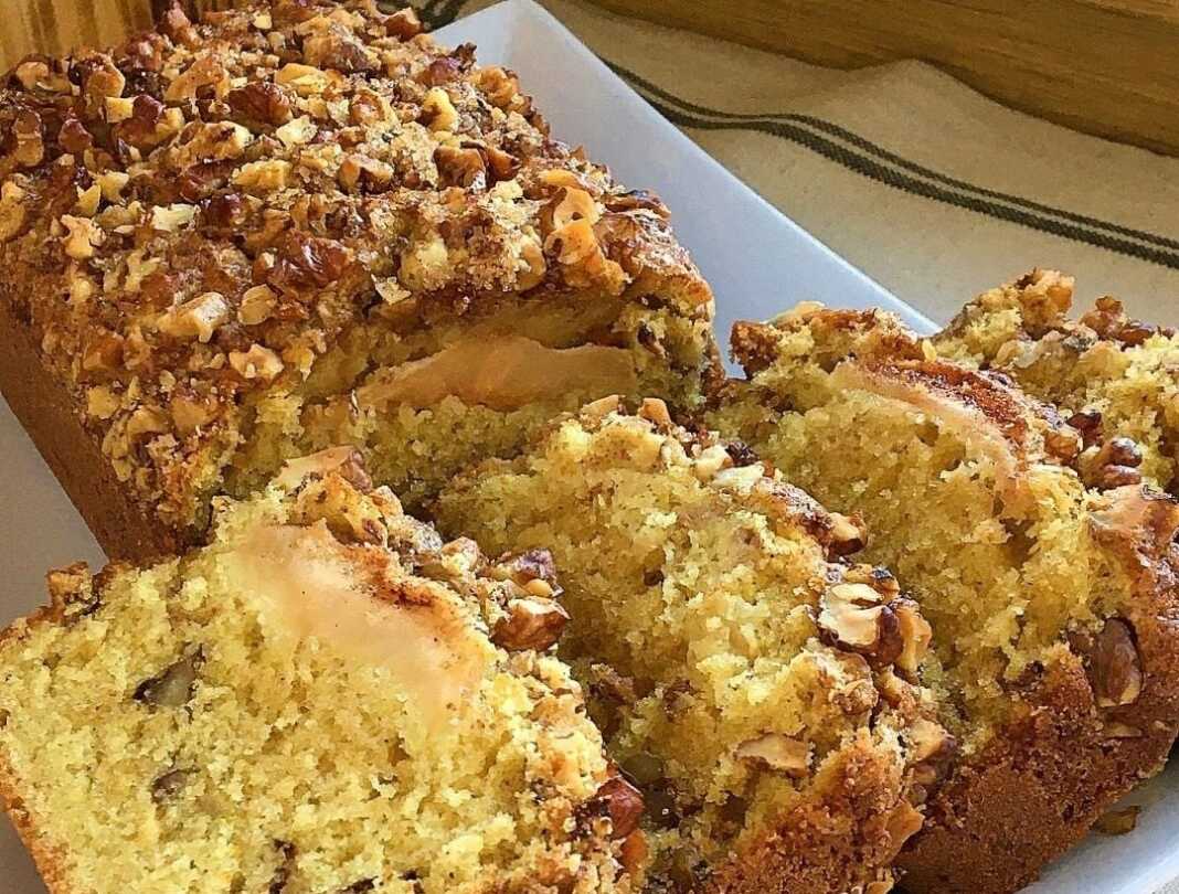 Κέικ μήλου με κανέλα και ξηρούς καρπούς