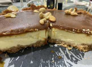 Cheesecake με γλάσσο καραμέλας και κάσιους