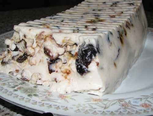 damaskinaKremaGalaktos Δαμάσκηνα, κρέμα γάλακτος και καρύδια