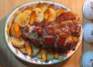 Το τελικό **Κότσι Χοιρινό στο Φούρνο** με τραγανή πέτσα και ροδοκοκκινισμένες πατάτες.