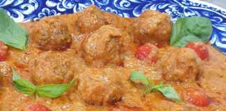 Κοκκινιστά κεφτεδάκια 