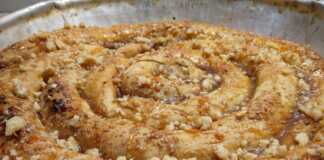 Κολοκυθόπιτα σρτιφτη με Καρύδια, σταφιδες, με σιροπι
