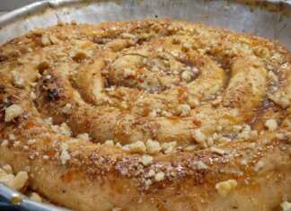 Κολοκυθόπιτα σρτιφτη με Καρύδια, σταφιδες, με σιροπι