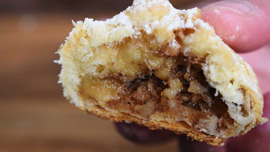 γεμιστά κουλουράκια με Καρύδια