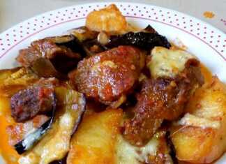 Ζουμερό μοσχαράκι με μελιτζάνες σε πήλινη γάστρα, με λιωμένη γραβιέρα στην επιφάνεια.