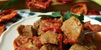 Mοσχαρίσιο στιφάδο με λιαστές ντομάτες