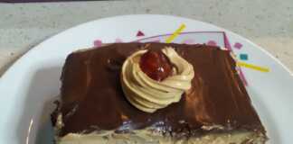 Πάστα ταψιού καραμέλα με στρώσεις σοκολατένιου παντεσπανιού και αφράτης κρέμας Morfat.