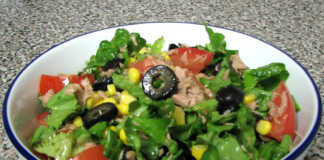 Πράσινη σαλάτα με τόνο