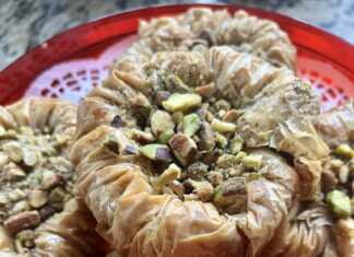 Στριφτός Μπακλαβάς με φιστίκια Αιγίνης