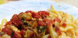 Σπαγγέτι με ξιφία, μελιτζάνες και πιπεριές