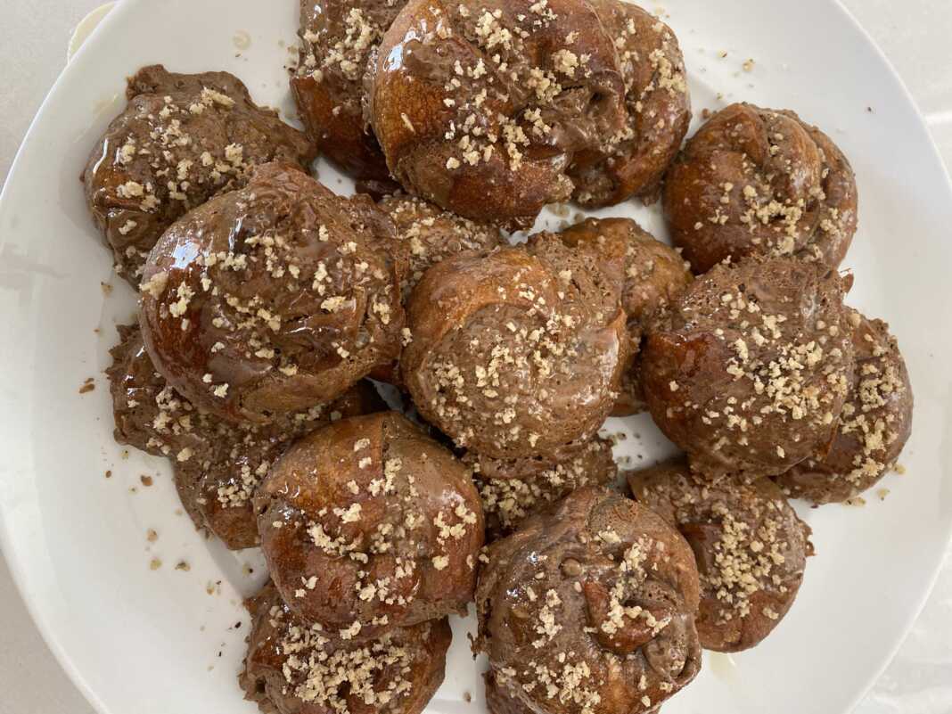 Ταχινοπιτες με χαρουπομελο