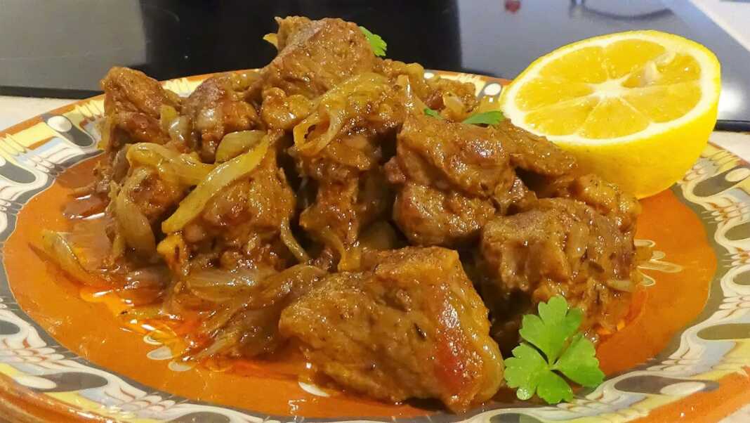 χοιρινό με κρεμμύδια