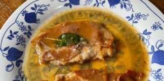 Χοιρινές μπριζόλες με προσουτο σβησμένες σε κρασι