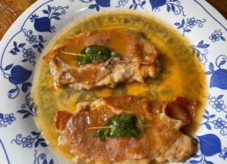 Χοιρινές μπριζόλες με προσουτο σβησμένες σε κρασι