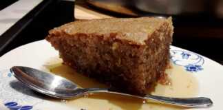 καρυδόπιτα σιροπιαστή